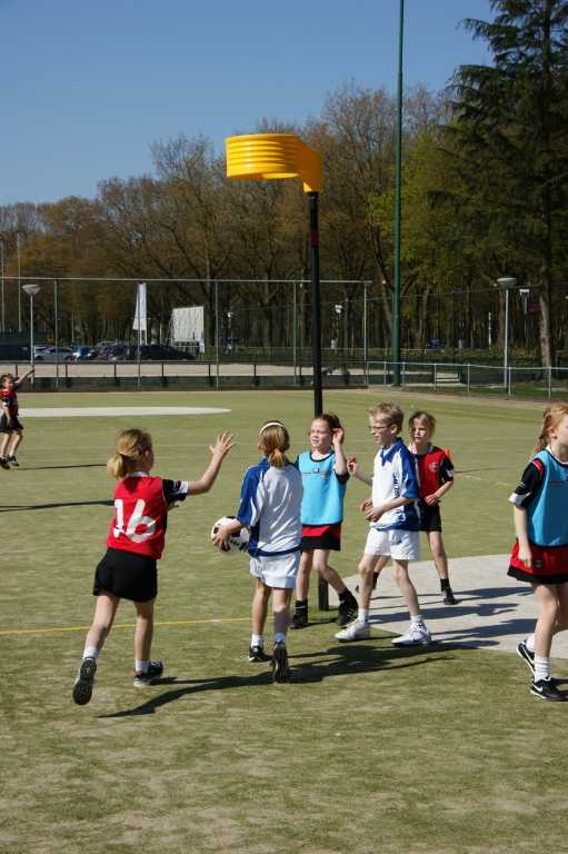 Korfbal E2  17 april 2010 -5.JPG